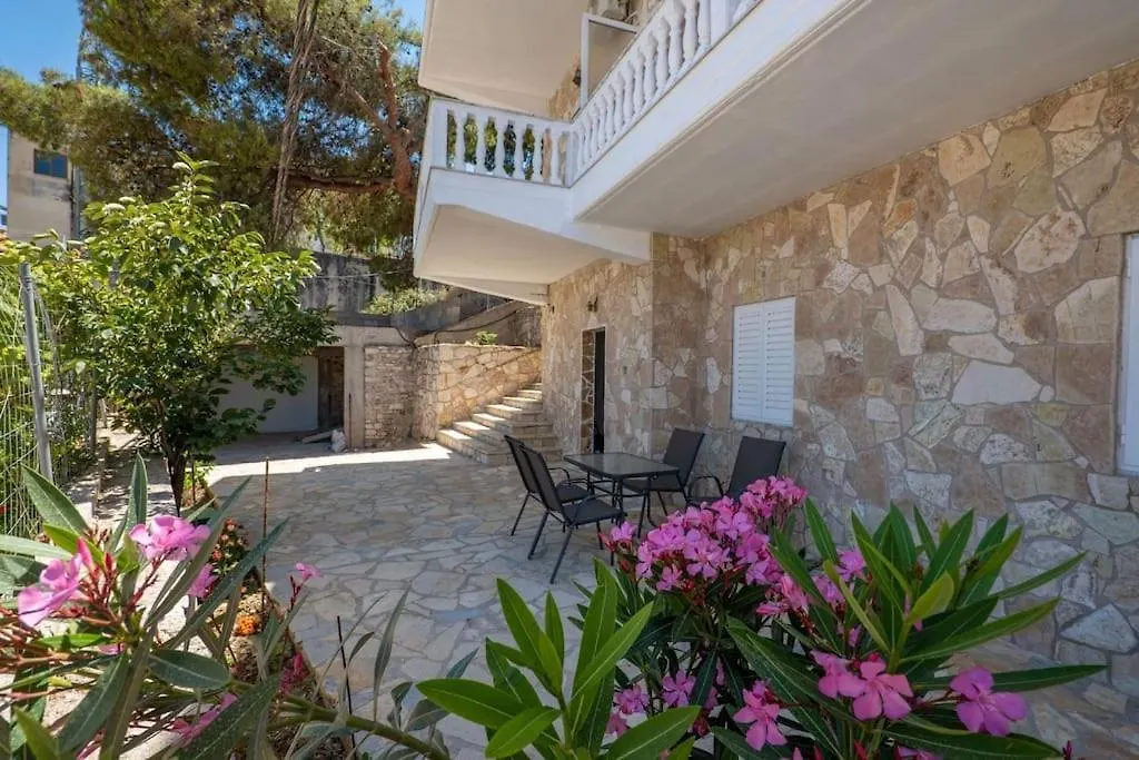 Villa Asllani Ap1 Sarande Albania
